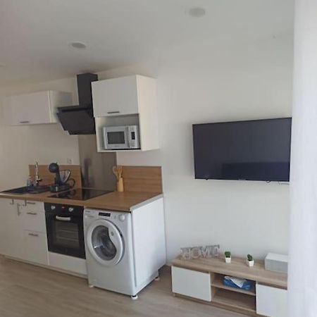 Maison, Rue Calme Dans Village Saint-Mitre-les-Remparts Luaran gambar
