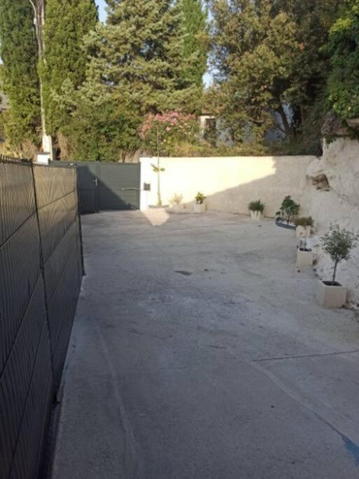 Maison, Rue Calme Dans Village Saint-Mitre-les-Remparts Luaran gambar